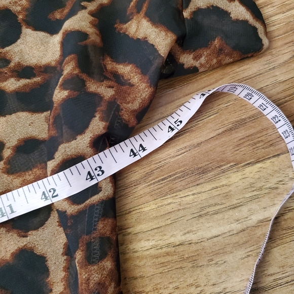 L Love Size 1X Cheetah Sheer Shawl - Picture 6 of 6